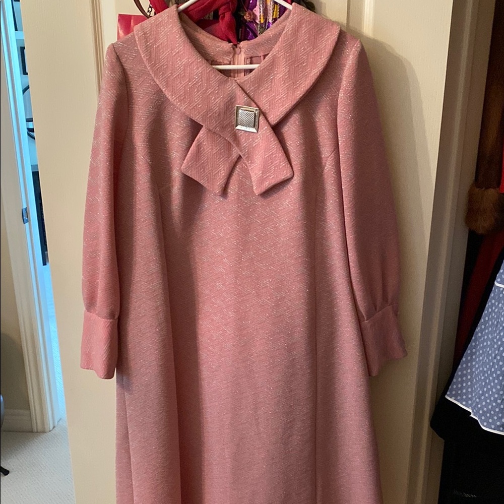 VTG 1960s Elegant Pink Dress with Bow Detail